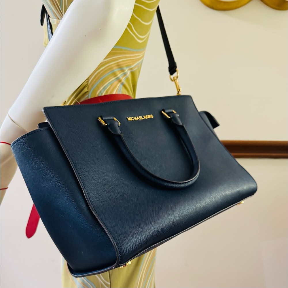 Michael Kors Médium Selma Navy Blue Saffiano Leather Bag